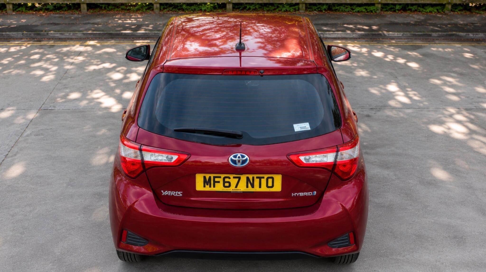2017 Toyota Yaris — photo 16